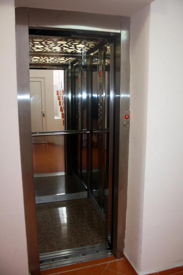 Guest Rooms Venera Primorsko Buitenkant foto